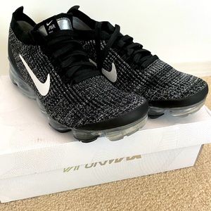 NIB Nike Vapormax Flyknit 3 Black Gray Size 9.5